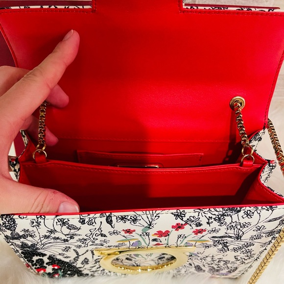 Super Rare Ferragamo Purse!!! Used once! 🤩 - Picture 3 of 4